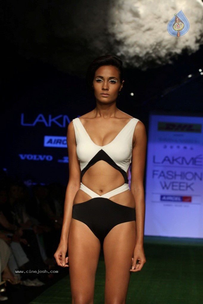 Celebs Walks the Ramp at LFW Summer Resort 2013 - 103 / 186 photos