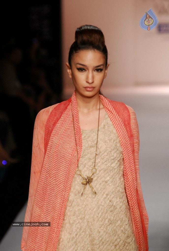 Celebs Walks the Ramp at LFW Summer Resort 2013 - 118 / 186 photos