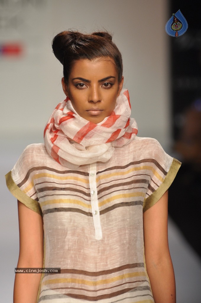 Celebs Walks the Ramp at LFW Summer Resort 2013 - 122 / 186 photos