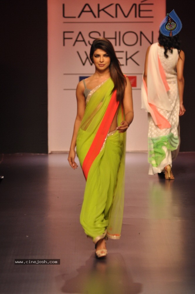 Celebs Walks the Ramp at LFW Summer Resort 2013 - 139 / 186 photos