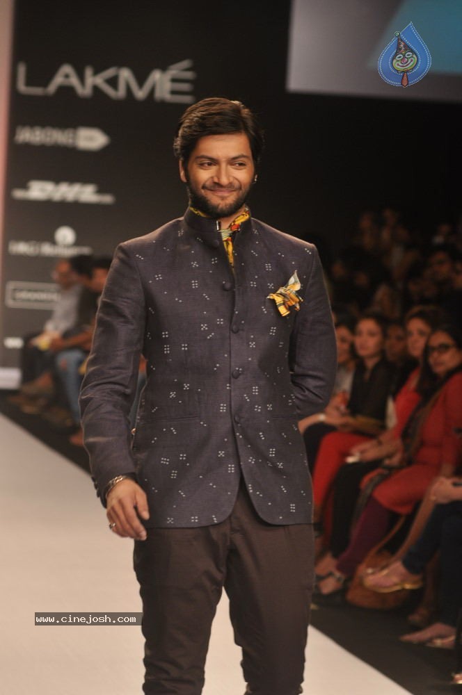Celebs Walks the Ramp at LFW Summer Resort 2014 - 17 / 101 photos