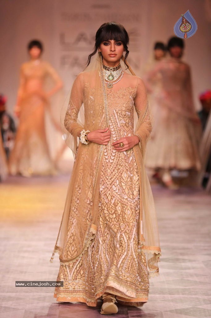 Celebs Walks the Ramp at LFW Summer Resort 2014 - 21 / 101 photos