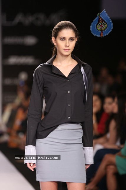 Celebs Walks the Ramp at LFW Summer Resort 2014 - 26 / 101 photos