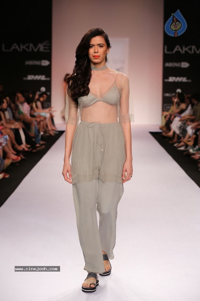 Celebs Walks the Ramp at LFW Summer Resort 2014 - 34 / 101 photos