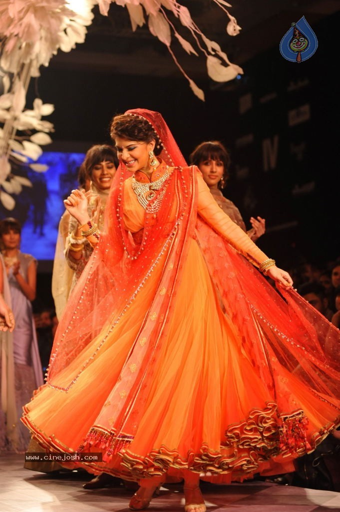 Celebs Walks the Ramp at LFW Summer Resort 2014 - 38 / 101 photos