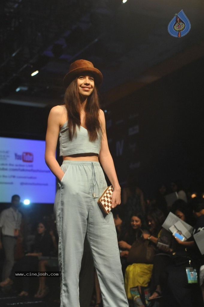 Celebs Walks the Ramp at LFW Summer Resort 2014 - 47 / 101 photos