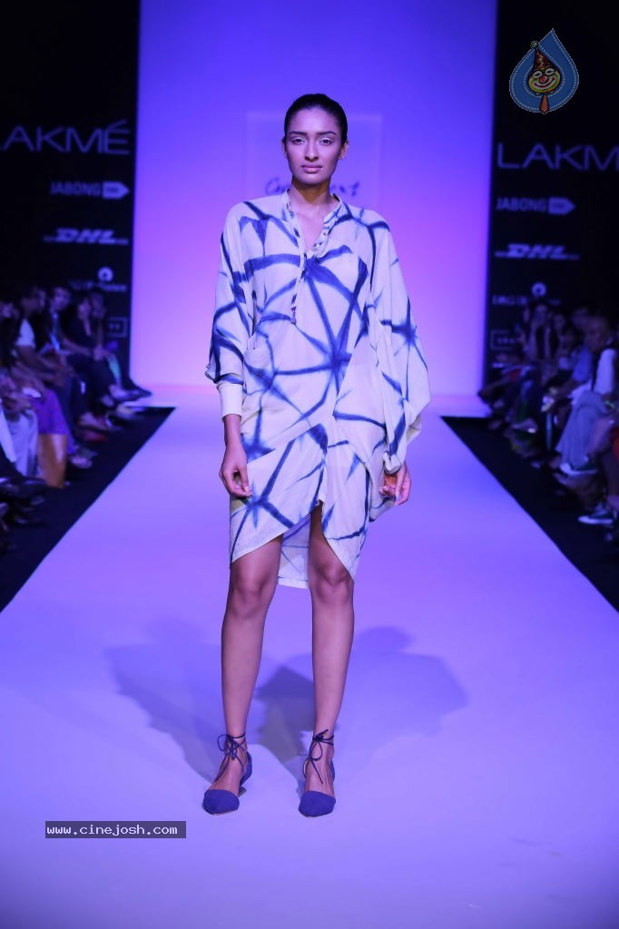 Celebs Walks the Ramp at LFW Summer Resort 2014 - 52 / 101 photos