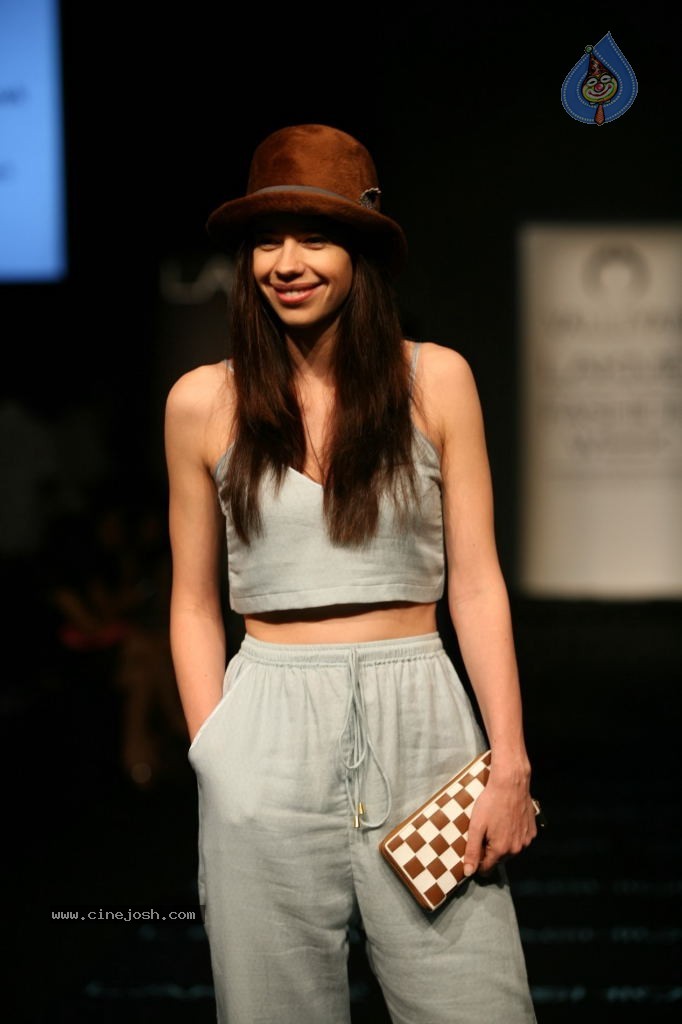 Celebs Walks the Ramp at LFW Summer Resort 2014 - 58 / 101 photos