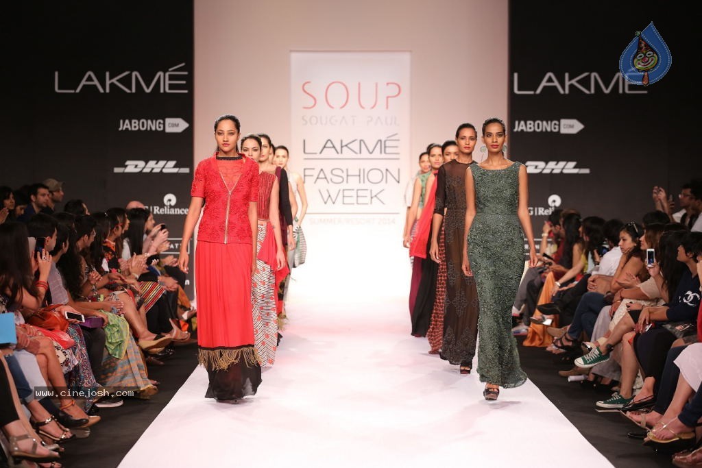 Celebs Walks the Ramp at LFW Summer Resort 2014 - 64 / 101 photos
