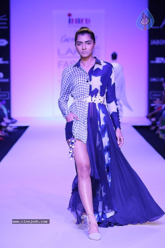 Celebs Walks the Ramp at LFW Summer Resort 2014 - 74 / 101 photos