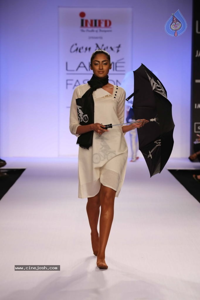 Celebs Walks the Ramp at LFW Summer Resort 2014 - 76 / 101 photos