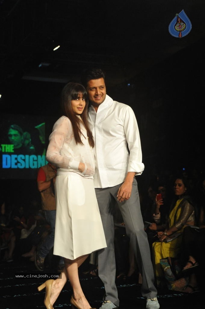 Celebs Walks the Ramp at LFW Summer Resort 2014 - 78 / 101 photos