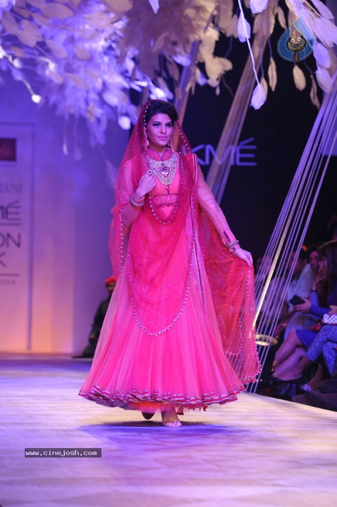 Celebs Walks the Ramp at LFW Summer Resort 2014 - 82 / 101 photos