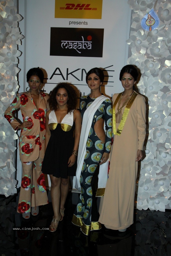 Celebs Walks the Ramp at LFW Winter Festive 2014 - 47 / 117 photos