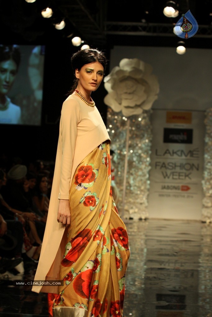 Celebs Walks the Ramp at LFW Winter Festive 2014 - 67 / 117 photos