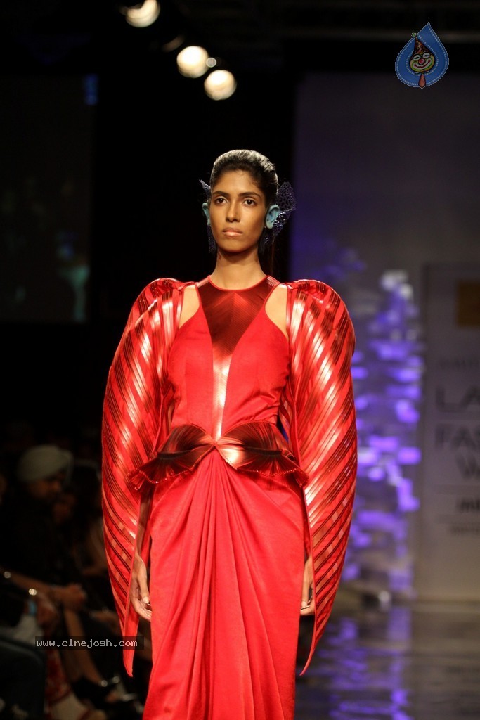Celebs Walks the Ramp at LFW Winter Festive 2014 - 82 / 117 photos