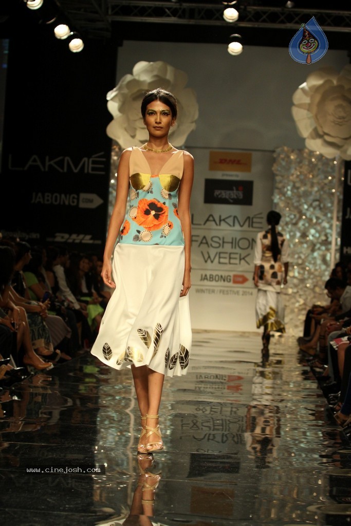 Celebs Walks the Ramp at LFW Winter Festive 2014 - 113 / 117 photos