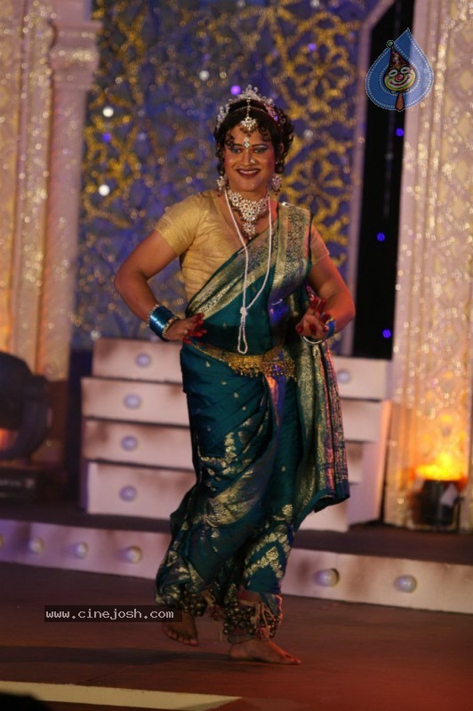 Celina Jaitley at V-CARE Indian Super Queen - 26 / 67 photos