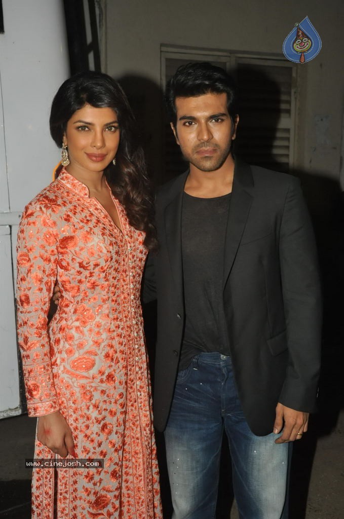Charan n Priyanka Promotes Zanjeer - 17 / 31 photos