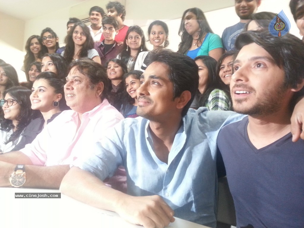 Chashme Baddoor Stars at Mithibai College - 3 / 35 photos