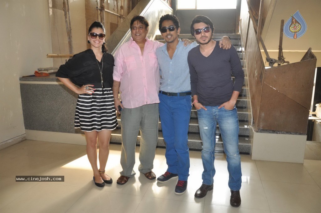 Chashme Baddoor Stars at Mithibai College - 7 / 35 photos