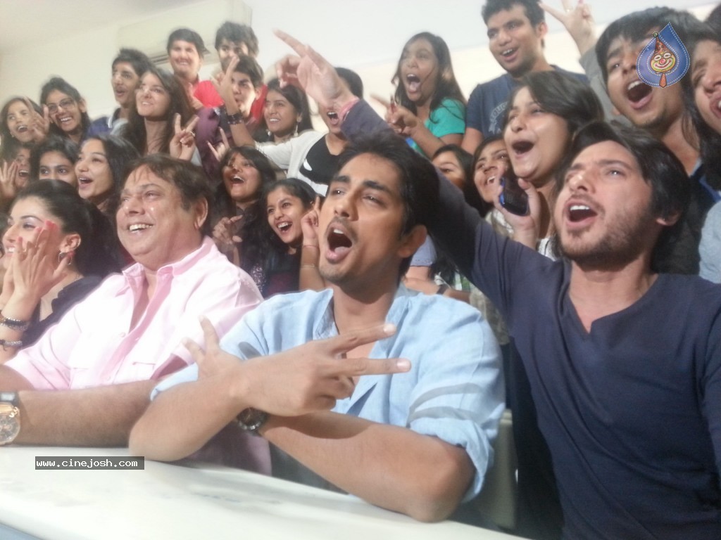 Chashme Baddoor Stars at Mithibai College - 21 / 35 photos