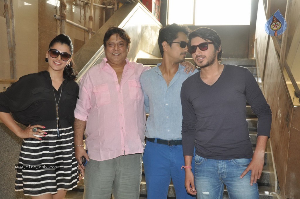 Chashme Baddoor Stars at Mithibai College - 23 / 35 photos