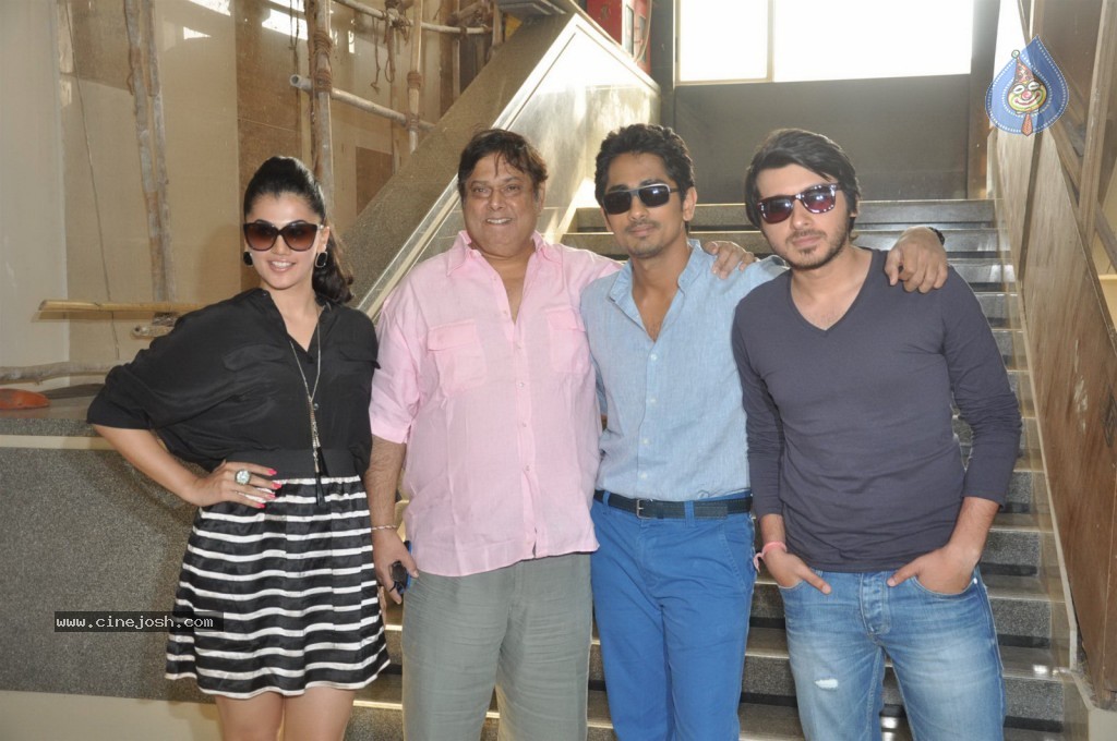 Chashme Baddoor Stars at Mithibai College - 25 / 35 photos