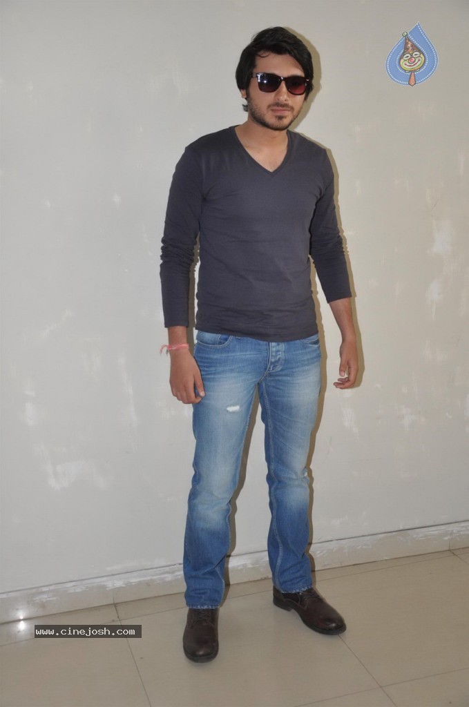 Chashme Baddoor Stars at Mithibai College - 26 / 35 photos