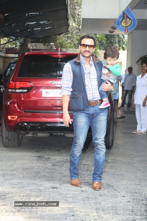 Christmas Party At Shashi Kapoor House - 10 / 10 photos