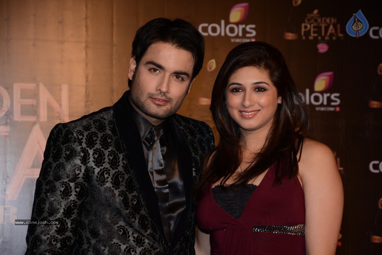 Colors Golden Petal Awards 2013 Red Carpet - 9 / 50 photos