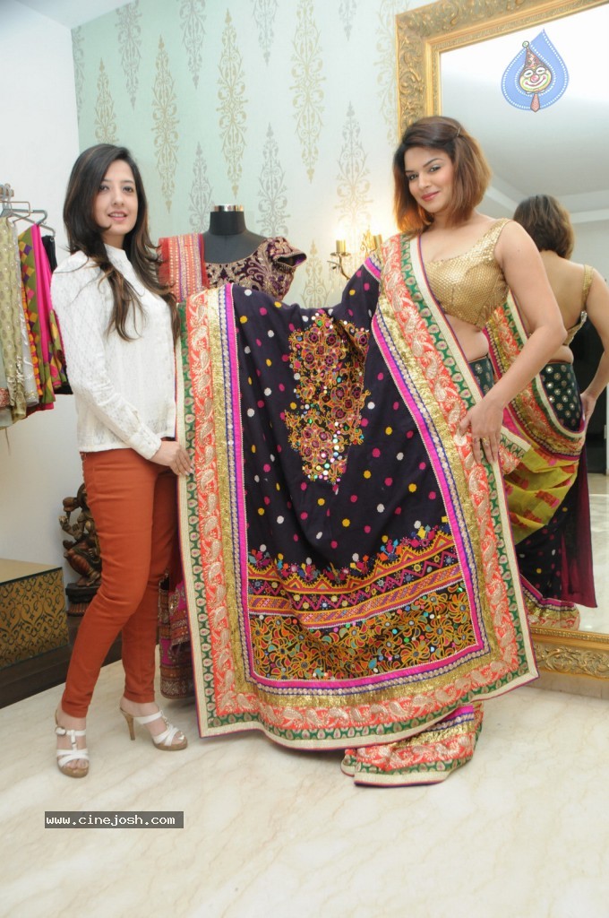 Couturier Amy Billimoria Unveils Unique Collection - 14 / 32 photos