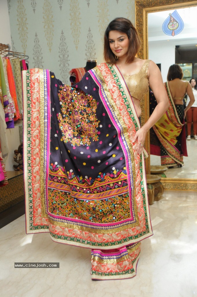 Couturier Amy Billimoria Unveils Unique Collection - 15 / 32 photos