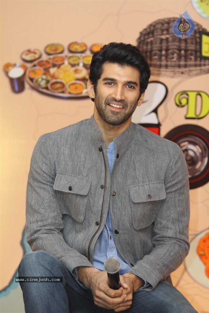 Daawat E Ishq Film Press Meet - 25 / 60 photos