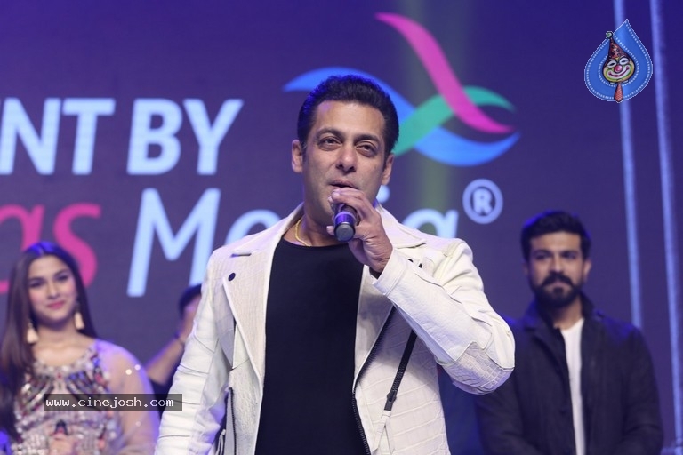 Dabangg 3 Movie Pre Release Event - 48 / 102 photos