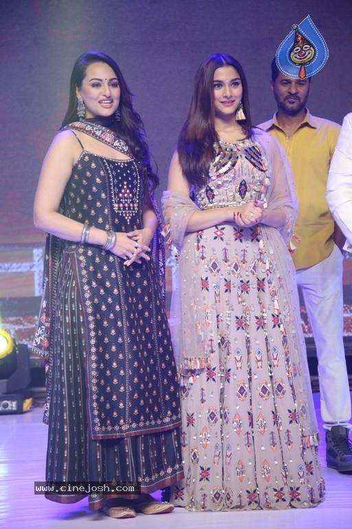 Dabangg 3 Movie Pre Release Event - 79 / 102 photos