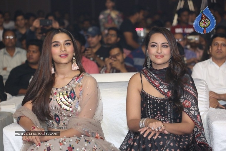 Dabangg 3 Movie Pre Release Event - 80 / 102 photos