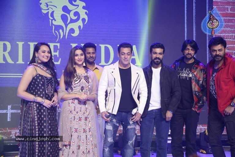 Dabangg 3 Movie Pre Release Event - 82 / 102 photos