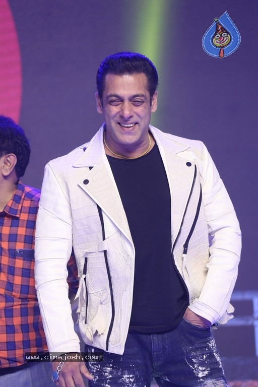 Dabangg 3 Movie Pre Release Event - 98 / 102 photos