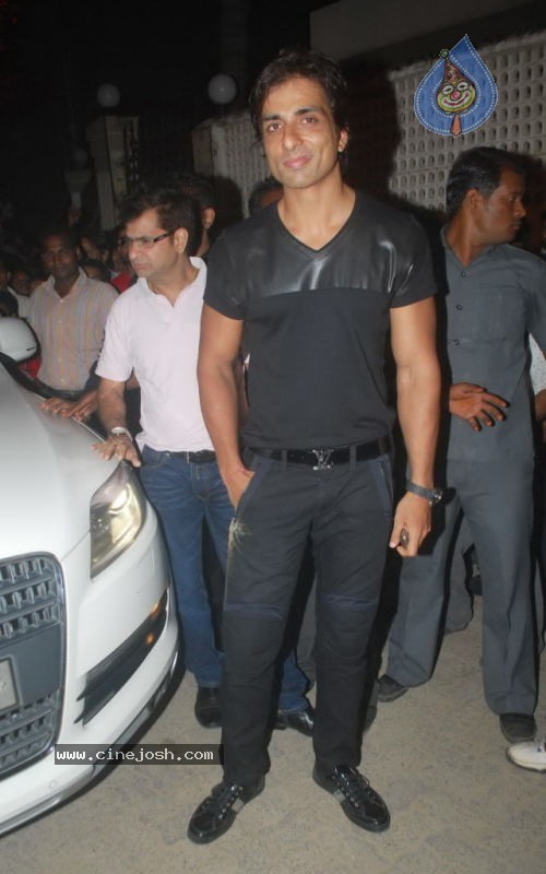Dabangg Success Party at Vie Lounge Photos - 31 / 73 photos
