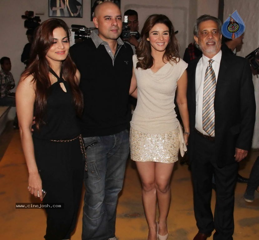 Dabboo Ratnani Calendar 2012 Launch - 11 / 150 photos