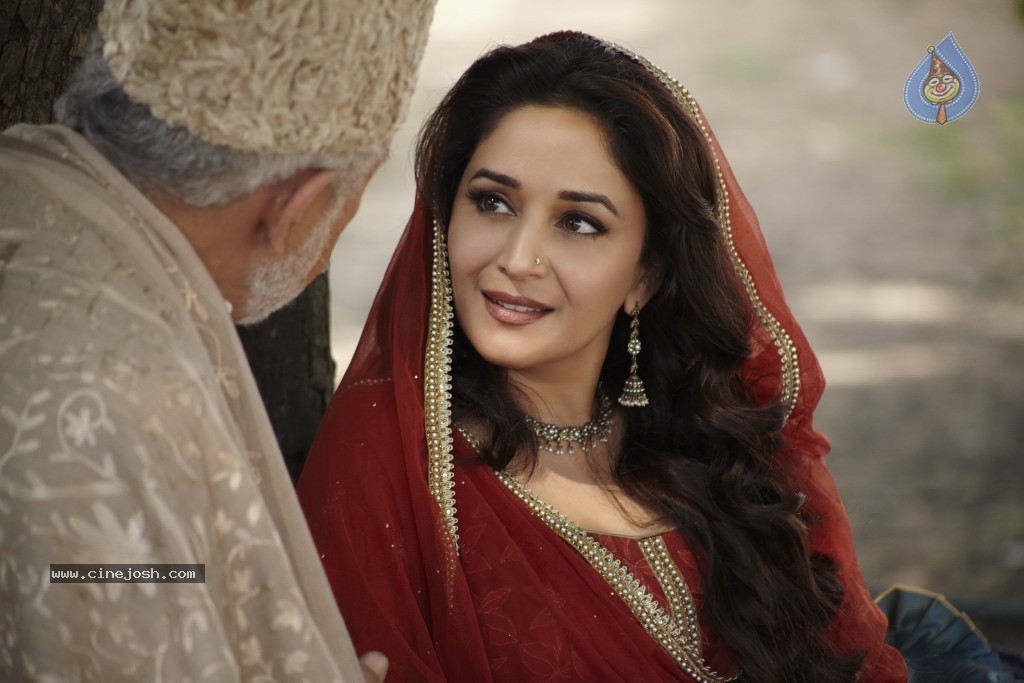Dedh Ishqiya 1st Look Launch - 38 / 59 photos
