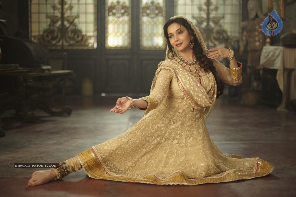 Dedh Ishqiya 1st Look Launch - 53 / 59 photos