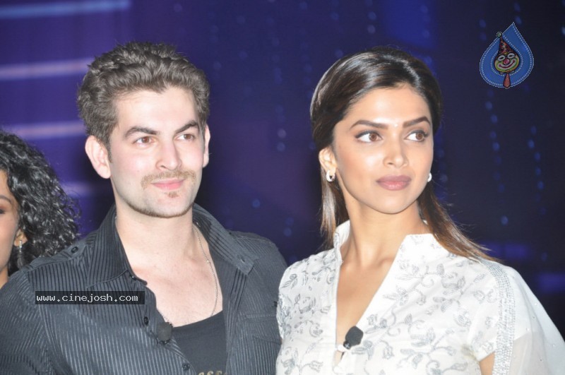 Deepika n Neil at Lafangey Parindey Media Meet - 34 / 43 photos