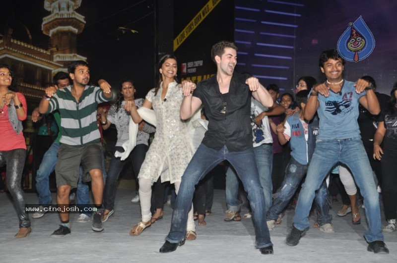 Deepika n Neil at Lafangey Parindey Media Meet - 35 / 43 photos