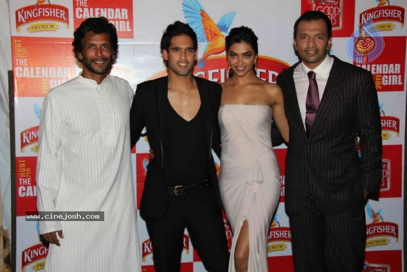Deepika n Siddharth with Kingfisher Calendar Babes - 21 / 60 photos