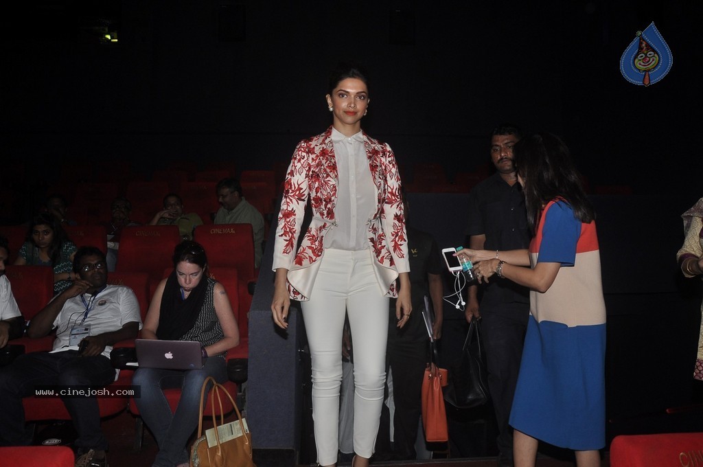 Deepika Padukone at MFF 2014 - 22 / 41 photos