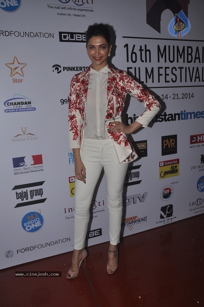 Deepika Padukone at MFF 2014 - 25 / 41 photos