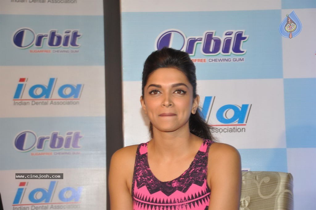 Deepika Padukone at National Oral Health Event - 9 / 42 photos