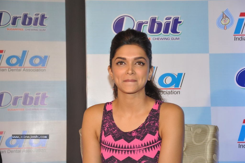 Deepika Padukone at National Oral Health Event - 26 / 42 photos